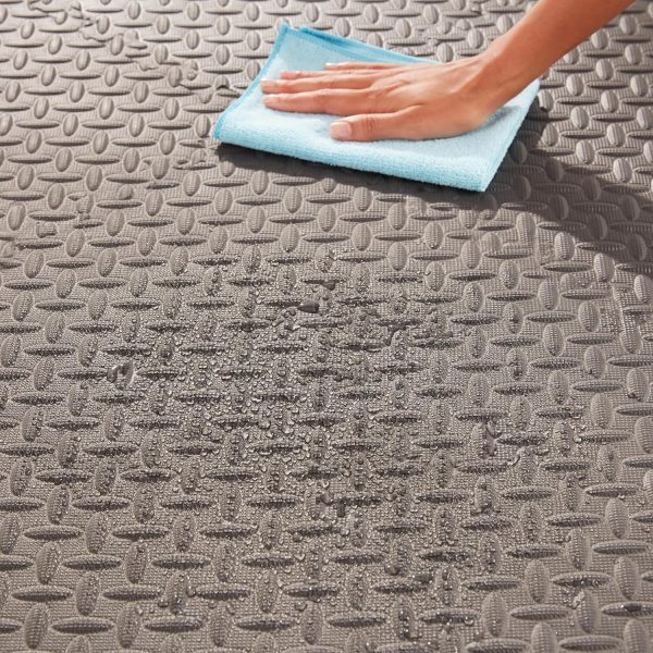 Amazon Basics Interlocking Foam Floor Mat Tiles for Home Gym Exercise, 24.7 x 24.7 x .5 Inches, Black - Pack of 6 - Image 11